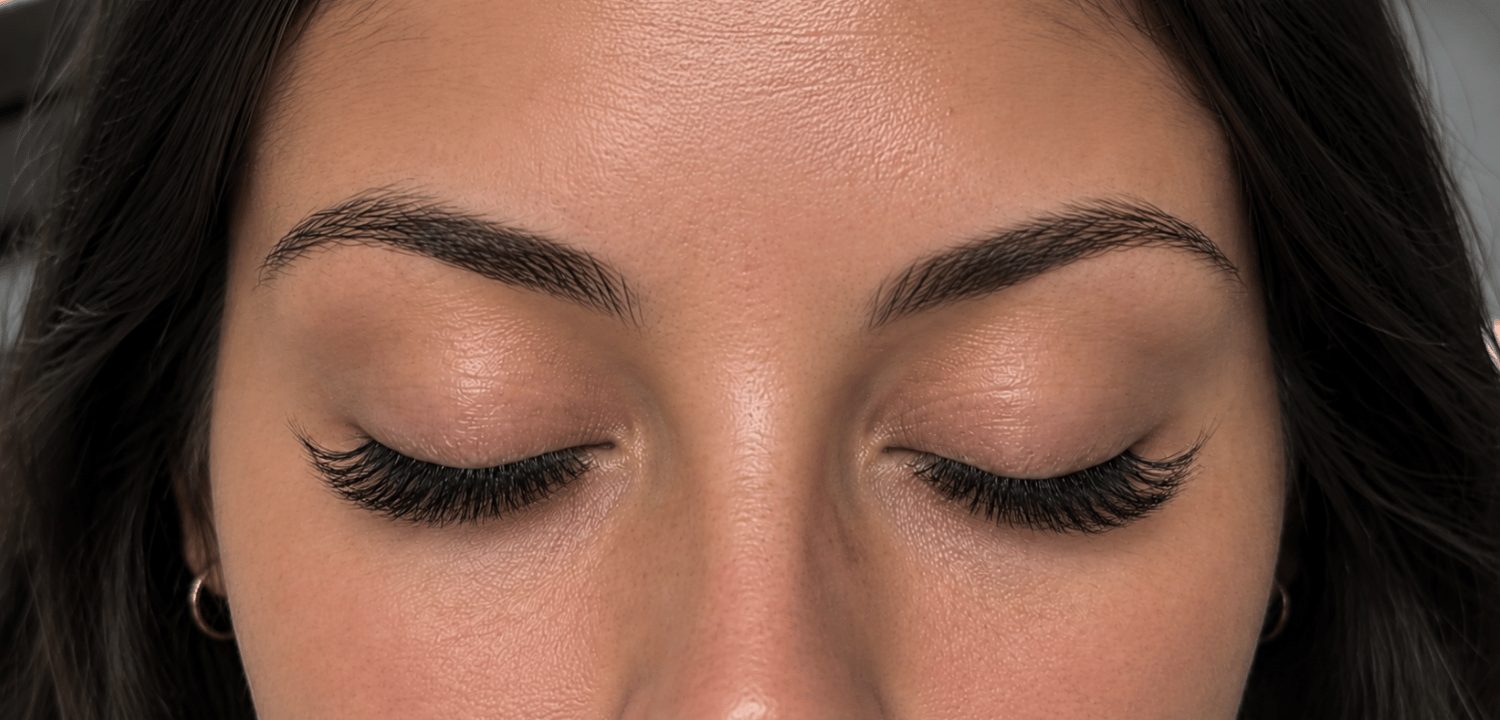 Brunette client with lash extensions